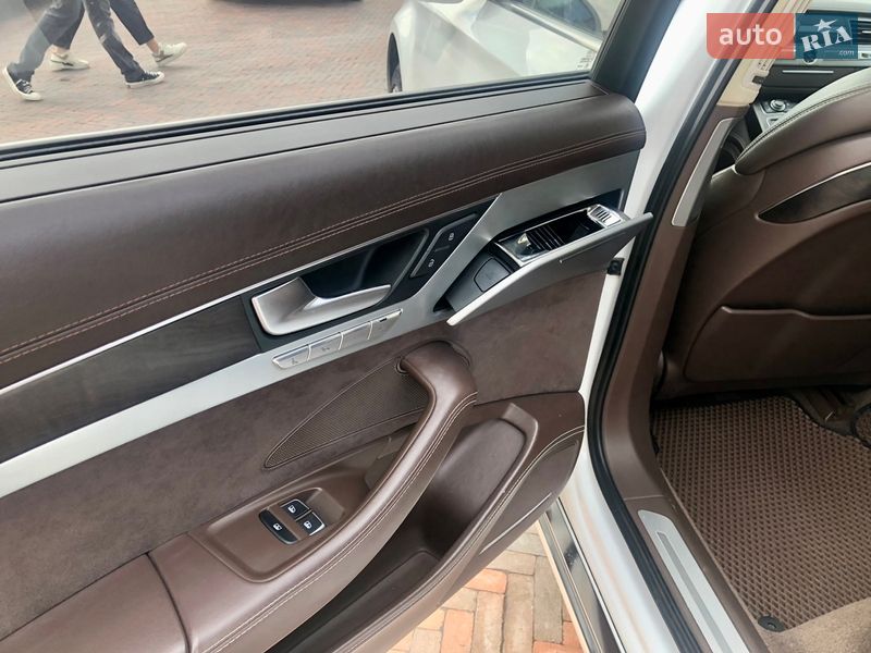 Седан Audi A8 2012 в Києві