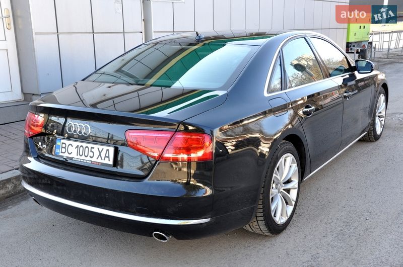 Седан Audi A8 2013 в Львові