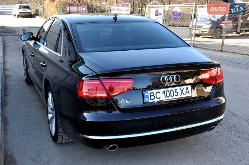 Седан Audi A8 2013 в Львові