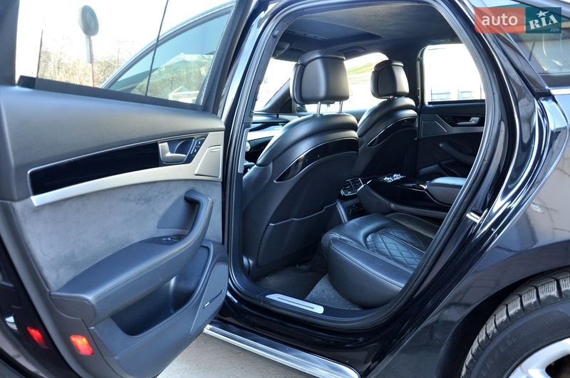 Седан Audi A8 2013 в Львові