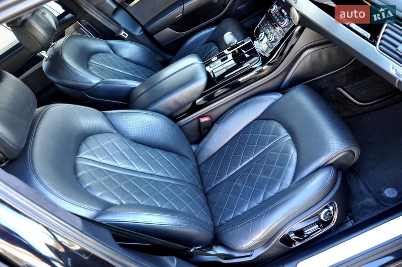 Седан Audi A8 2013 в Львові