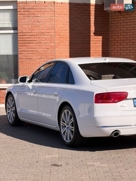 Седан Audi A8 2012 в Одесі
