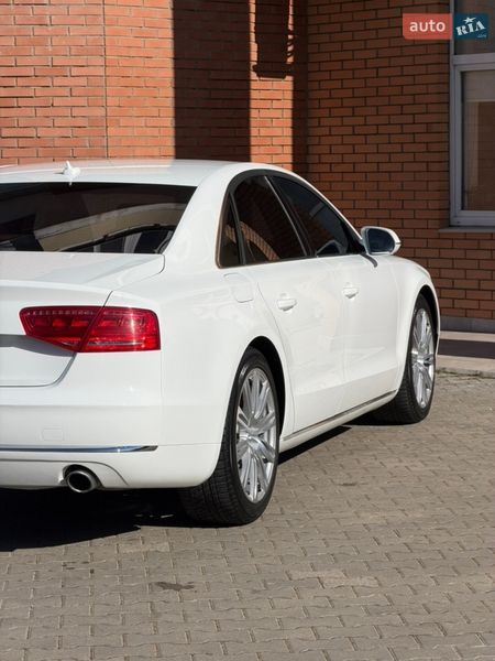 Седан Audi A8 2012 в Одесі