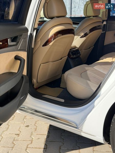 Седан Audi A8 2012 в Одесі