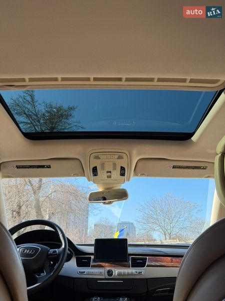 Седан Audi A8 2012 в Одесі
