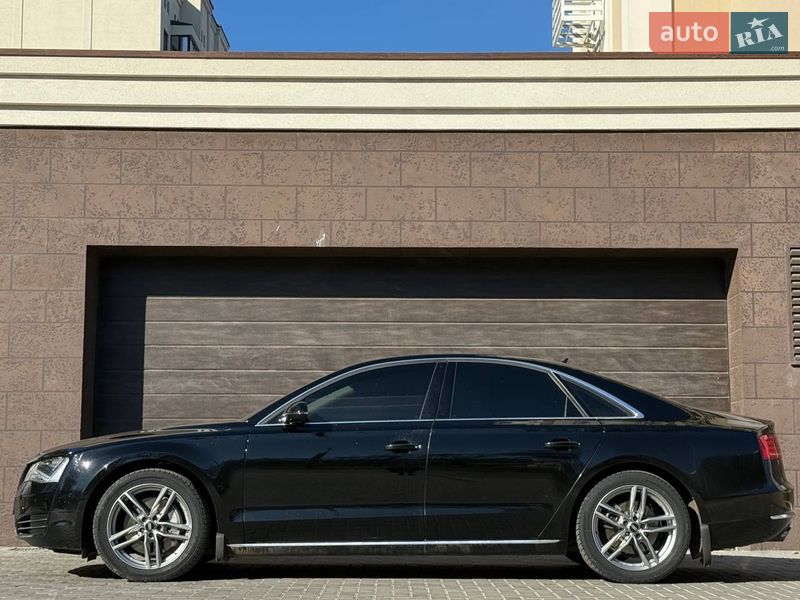 Седан Audi A8 2013 в Миколаєві