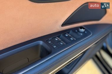 Седан Audi A8 2022 в Киеве