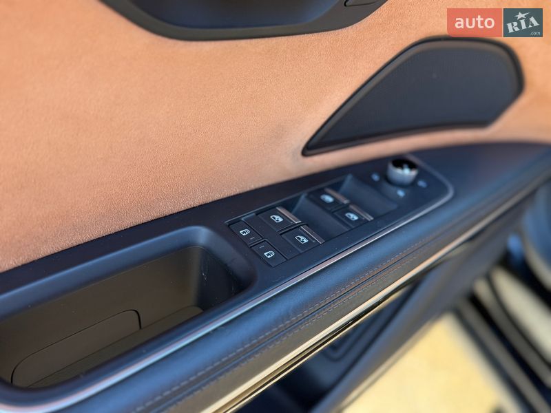 Седан Audi A8 2022 в Киеве