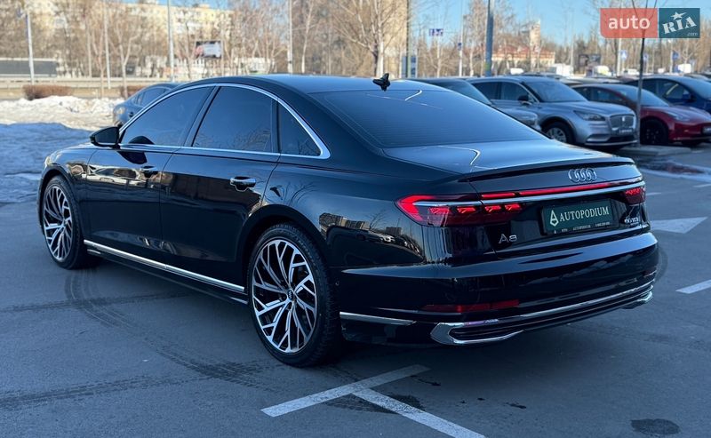 Седан Audi A8 2022 в Киеве