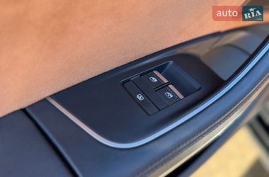 Седан Audi A8 2022 в Киеве