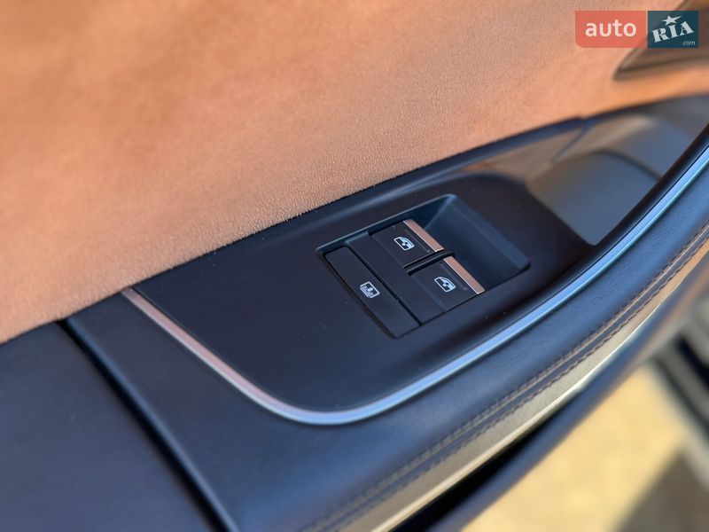 Седан Audi A8 2022 в Киеве