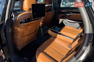 Седан Audi A8 2022 в Киеве