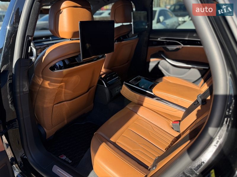 Седан Audi A8 2022 в Киеве