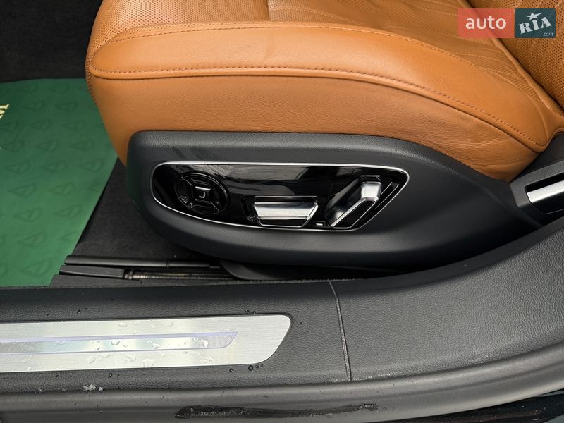 Седан Audi A8 2022 в Киеве