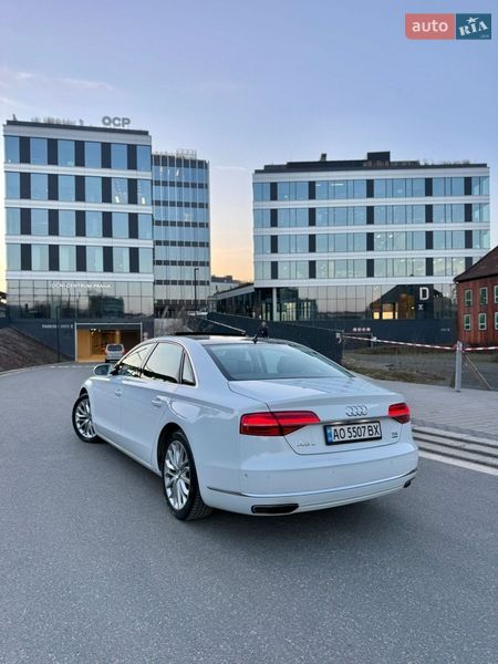 Седан Audi A8 2014 в Ужгороде