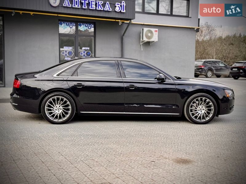 Седан Audi A8 2013 в Львове