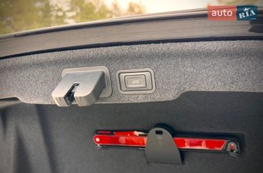 Седан Audi A8 2013 в Львове