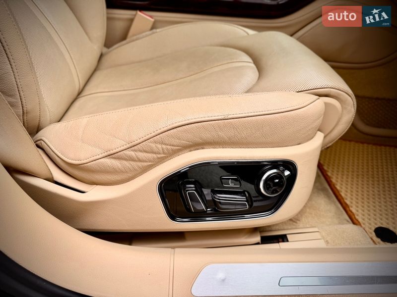 Седан Audi A8 2013 в Львове