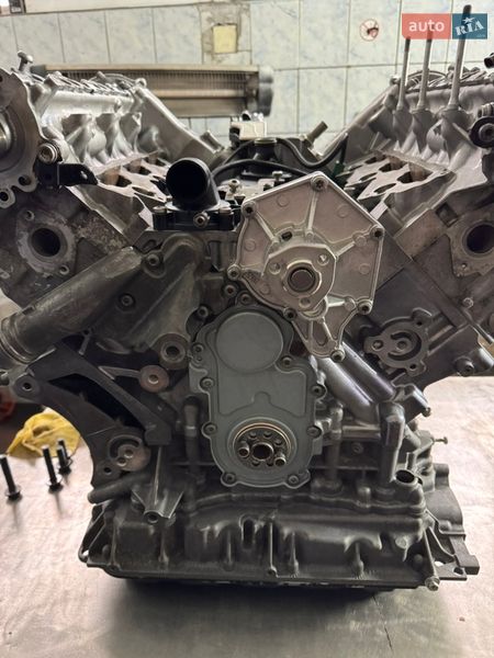 Седан Audi A8 2013 в Львове