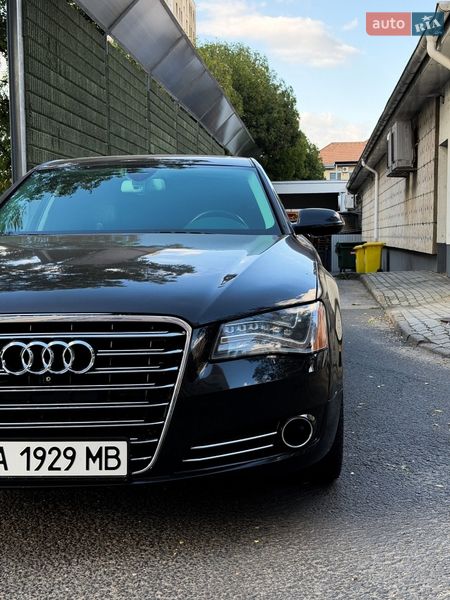 Седан Audi A8 2014 в Береговому
