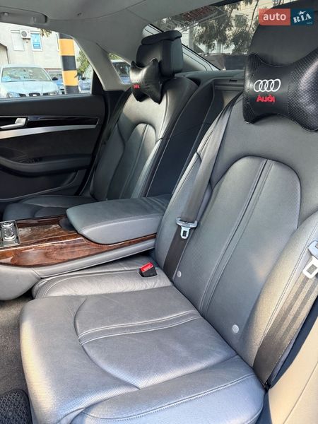 Седан Audi A8 2014 в Береговому