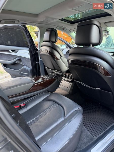 Седан Audi A8 2014 в Береговому