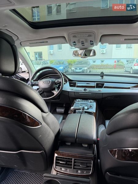 Седан Audi A8 2014 в Береговому