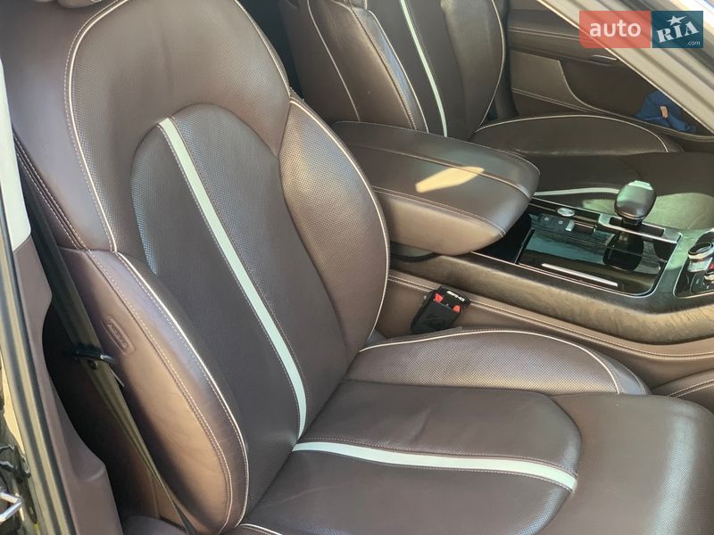 Седан Audi A8 2012 в Черновцах