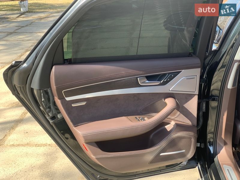 Седан Audi A8 2012 в Черновцах