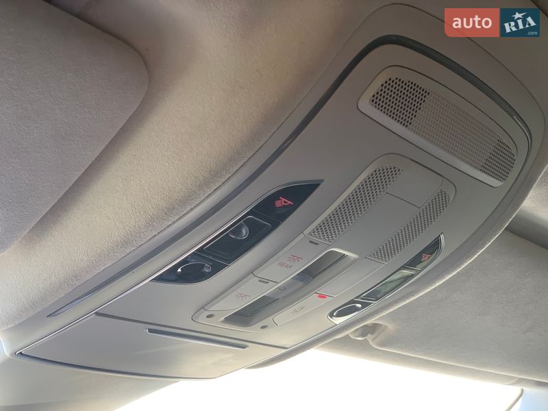 Седан Audi A8 2012 в Черновцах