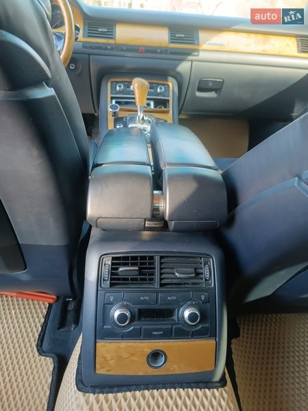 Седан Audi A8 2004 в Киеве
