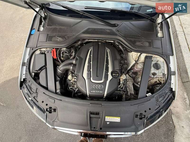 Седан Audi A8 2014 в Києві