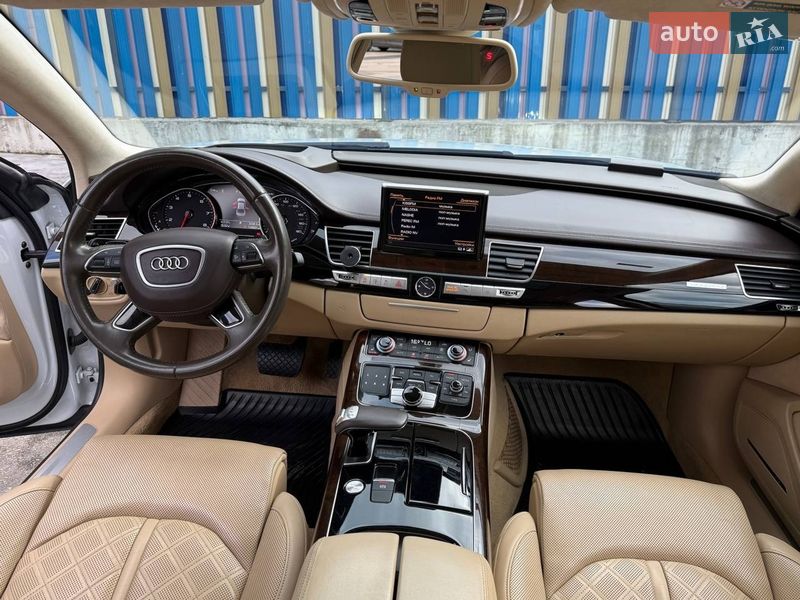 Седан Audi A8 2014 в Києві