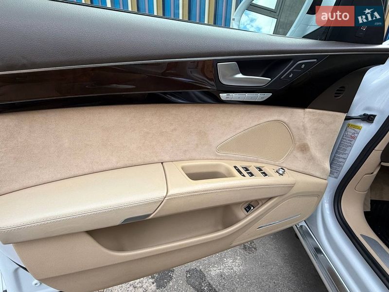Седан Audi A8 2014 в Києві
