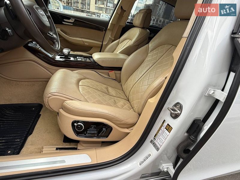 Седан Audi A8 2014 в Києві