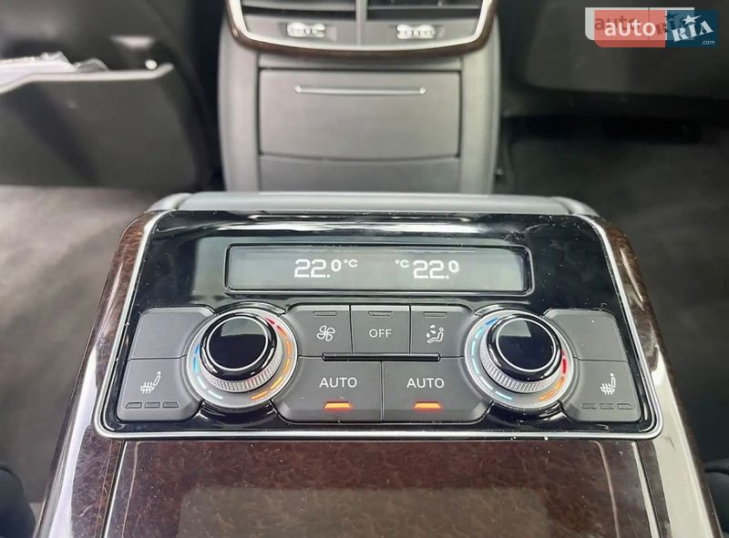 Седан Audi A8 2016 в Києві