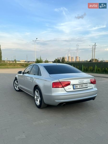 Седан Audi A8 2012 в Вараші