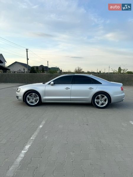 Седан Audi A8 2012 в Вараші