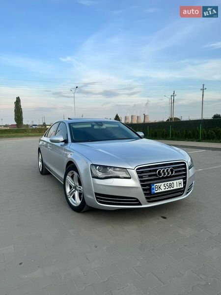 Седан Audi A8 2012 в Вараші