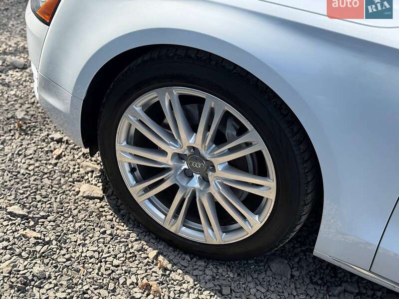 Седан Audi A8 2012 в Хмельницком