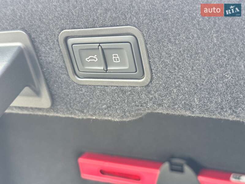 Седан Audi A8 2025 в Києві