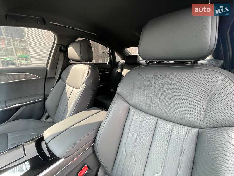 Седан Audi A8 2025 в Києві
