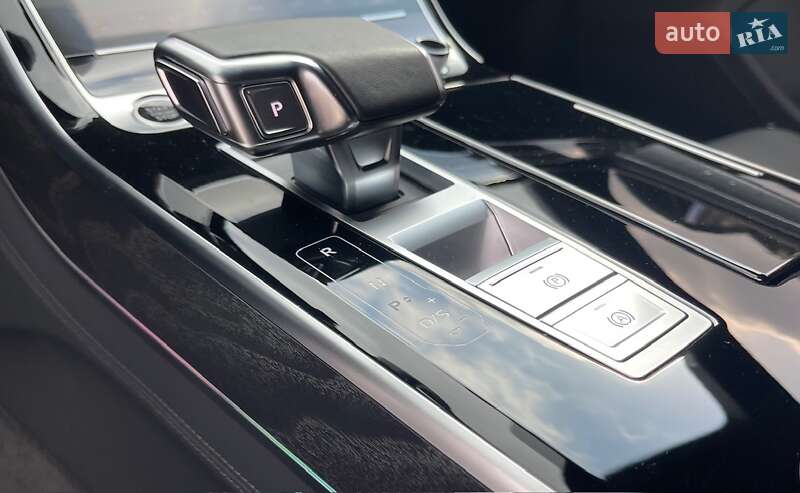Седан Audi A8 2025 в Києві