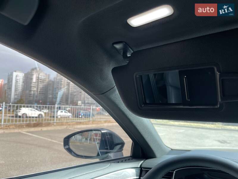 Седан Audi A8 2025 в Києві