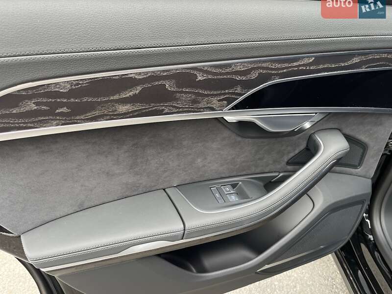 Седан Audi A8 2025 в Києві