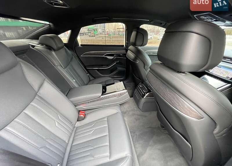 Седан Audi A8 2025 в Києві