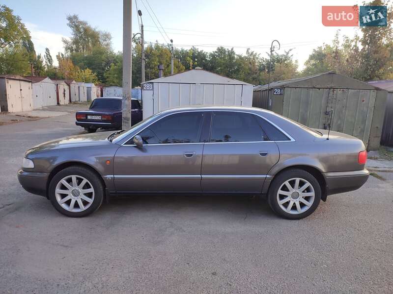 Седан Audi A8 1996 в Кременчуці