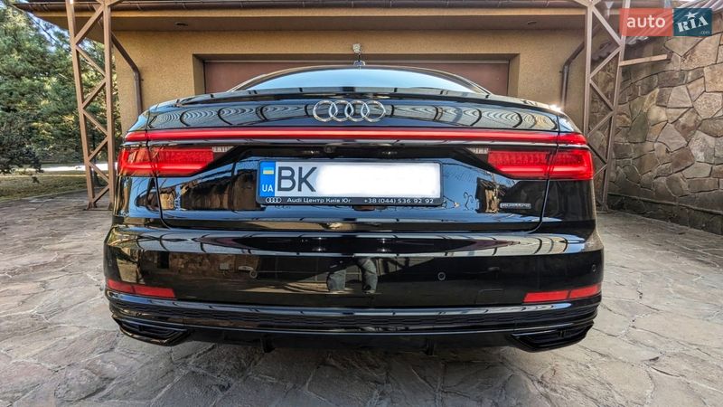 Седан Audi A8 2020 в Ровно
