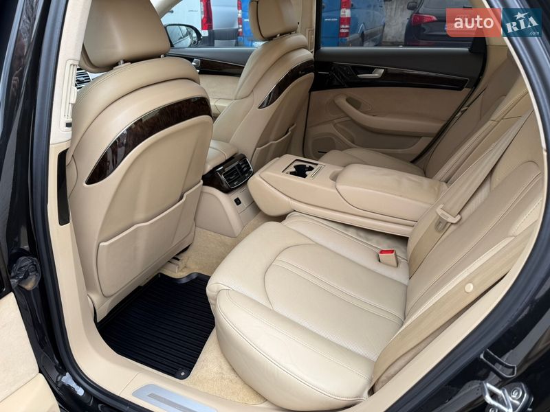 Седан Audi A8 2011 в Рівному