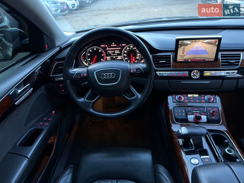 Седан Audi A8 2012 в Черновцах